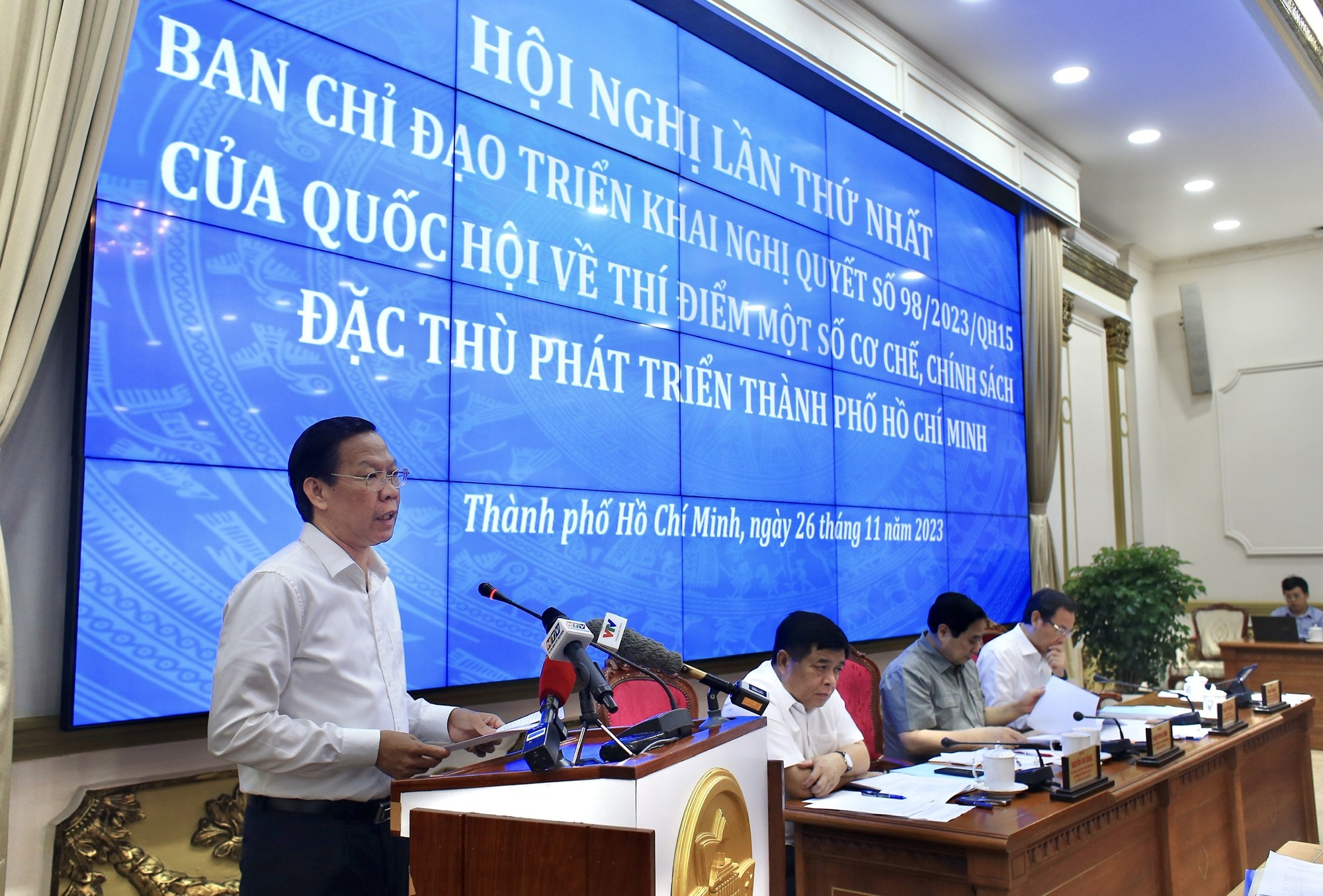 Đồng chí Phan Văn Mãi báo cáo tại hội nghị (Ảnh: Dũng Phương).